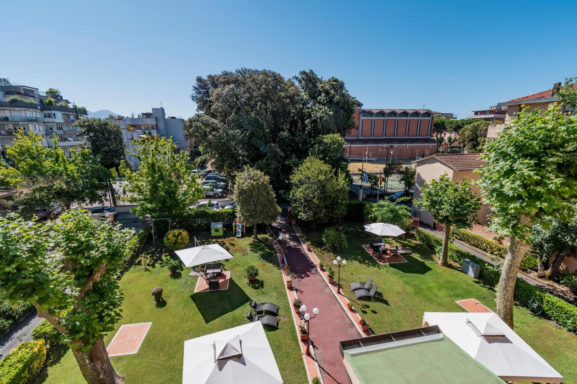 Hotel Gabrini Marina di Massa Exterior foto